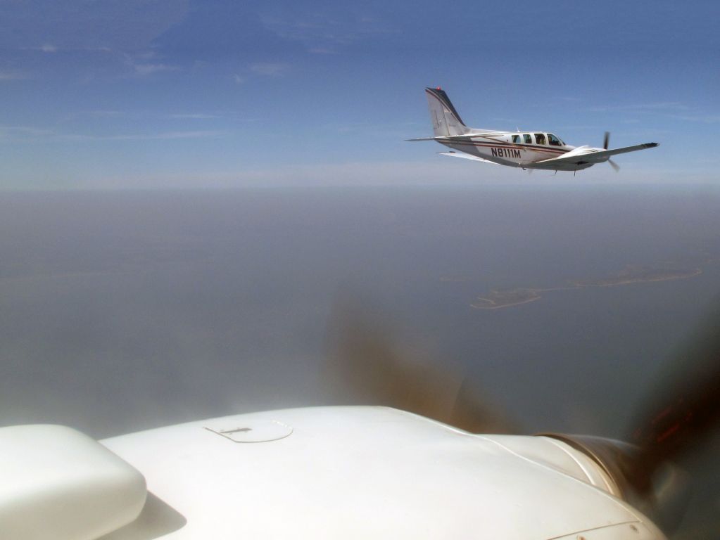 Beechcraft Baron (58) (RLI811)