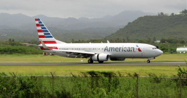 Boeing 737-800 (N305NX)