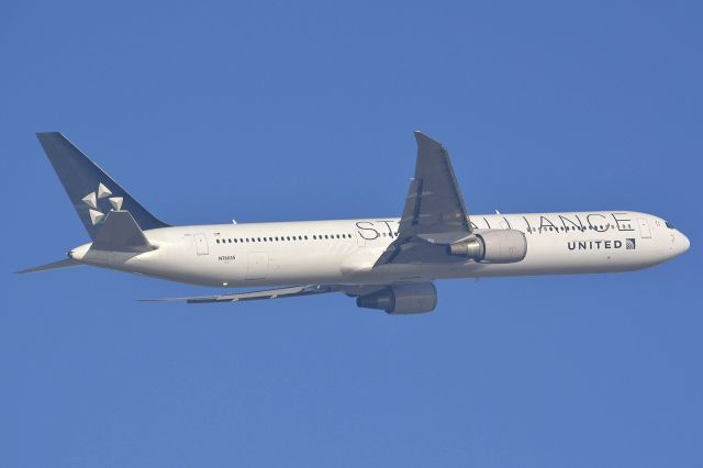 BOEING 767-400 (N76055)