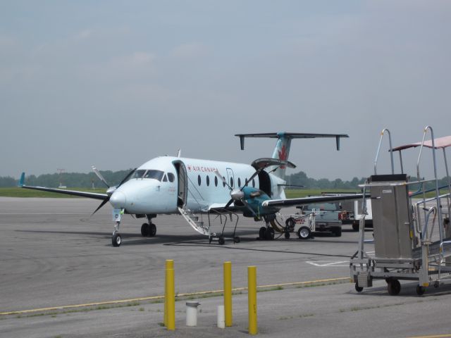 Beechcraft 1900 (C-GORA) - Ready for passengers to disembark. Note the quickness of the ground crew in attaching the different ground units.