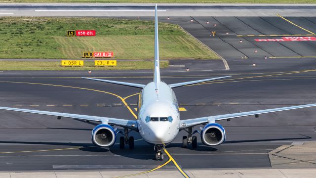 Boeing 737-800 (YR-BMJ)