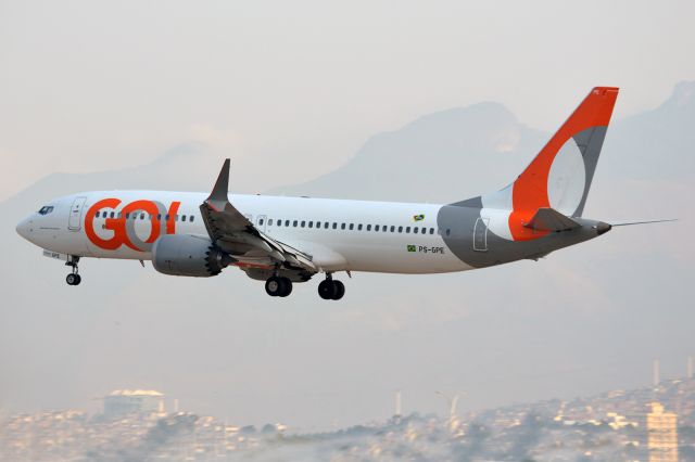Boeing 737-700 (PS-GPE)