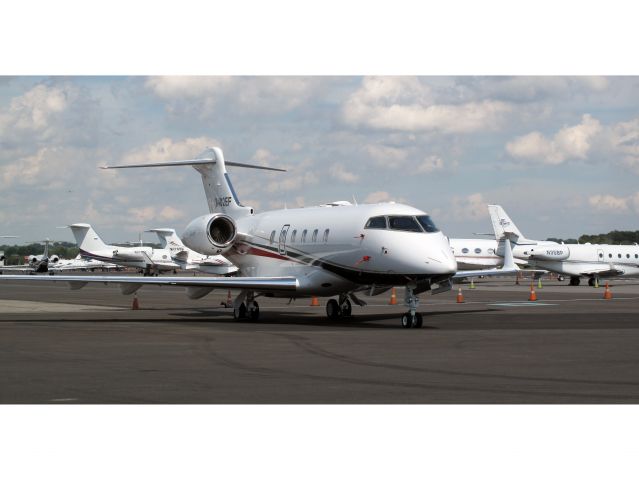 Bombardier Challenger 300 (N402EF) - Nice business jet. Spacious cabin.