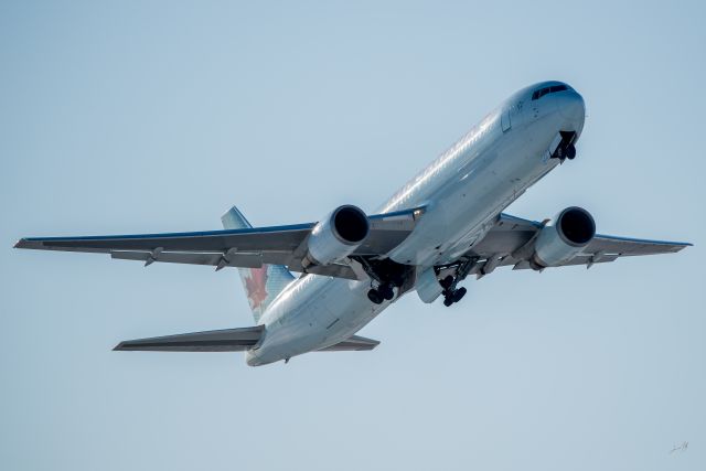 BOEING 767-300 (C-GHOZ)