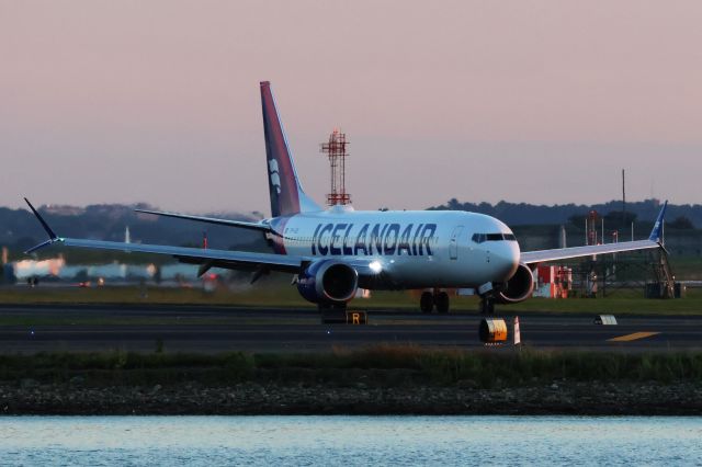 Boeing 737 MAX 8 (TF-ICI)