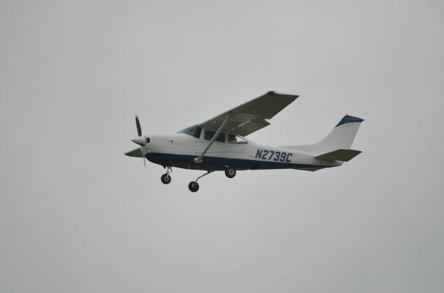 Cessna Skylane RG (N2739C) - Final approach to RW 36 at Oshkosh Airventure 2018 on Sunday.