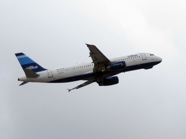 Airbus A320 (N521JB) - Take off runway 10.