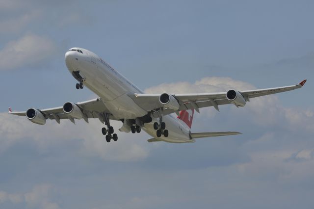 Airbus A340-300 (HB-JMD)