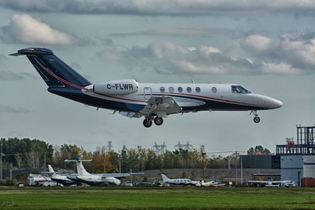 Cessna Citation CJ4 (C-FLWR) - Landing in CYHU, 25-09-2019