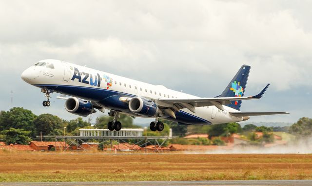 Embraer ERJ-190 (PR-AUJ)