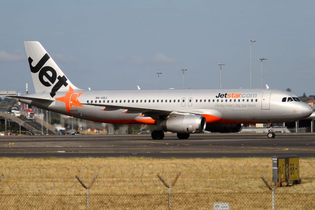 Airbus A320 (VH-VQJ)