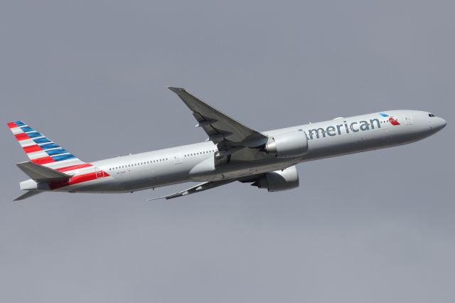 Boeing 777-200 (N719AN) - Departing LHR.