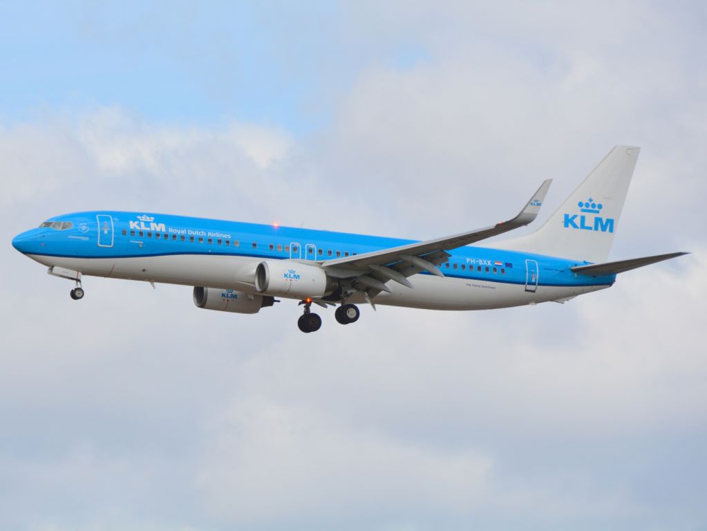 Boeing 737-800 (PH-BXK) - Kystvejen RWY22L