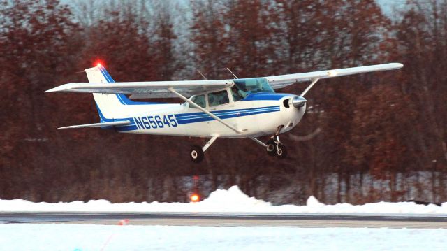 Cessna Skyhawk (N65645)