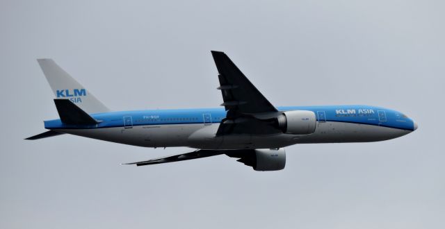 Boeing 777-200 (PH-BQF) - KLM's "ASIA 100" livery minutes from landing, fall 2019.