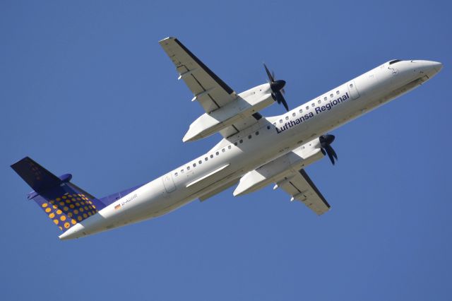 de Havilland Dash 8-400 (D-ADHR)