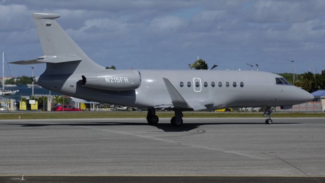 Dassault Falcon 2000 (N215FH)