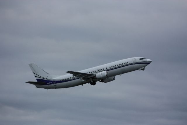 BOEING 737-400 (N80ITJ)