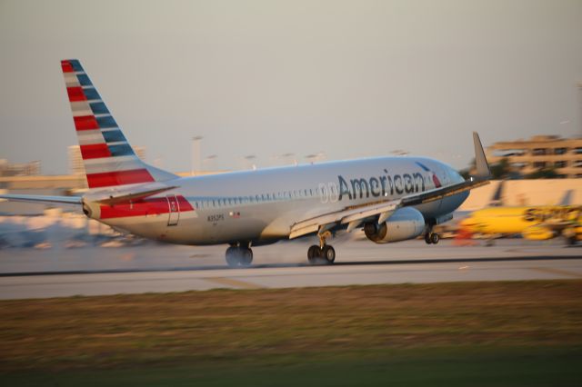Boeing 737-800 (N352PS)