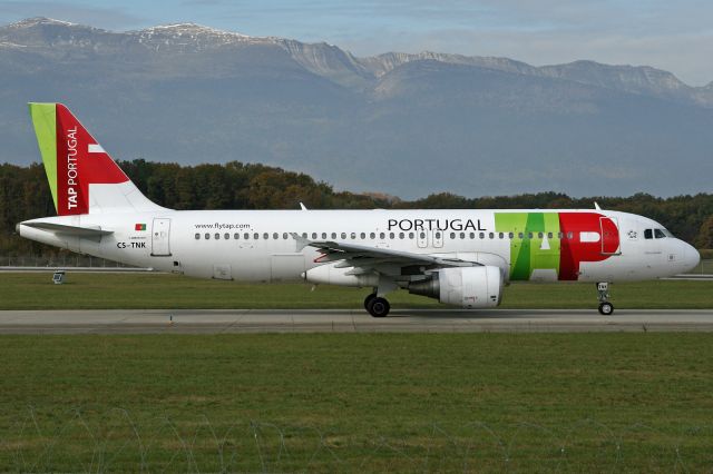 Airbus A320 (CS-TNK)