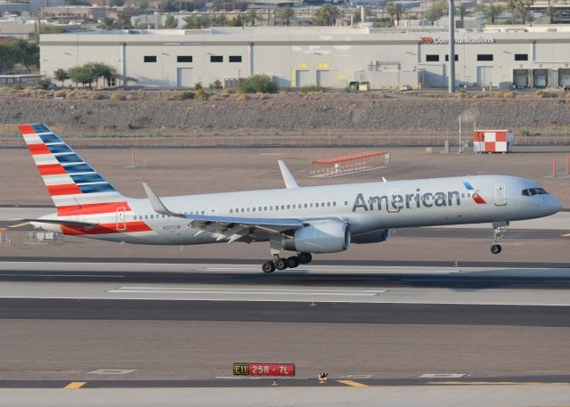 Boeing 757-200 (N207UW)