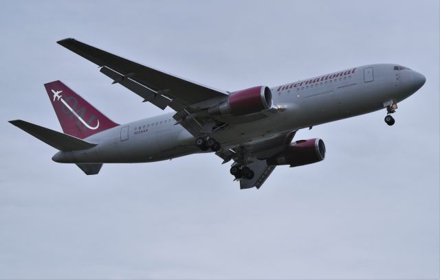 BOEING 767-200 (N225AX)