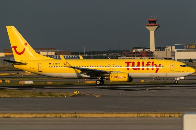 Boeing 737-800 (D-AHFV) - yellow evening sun