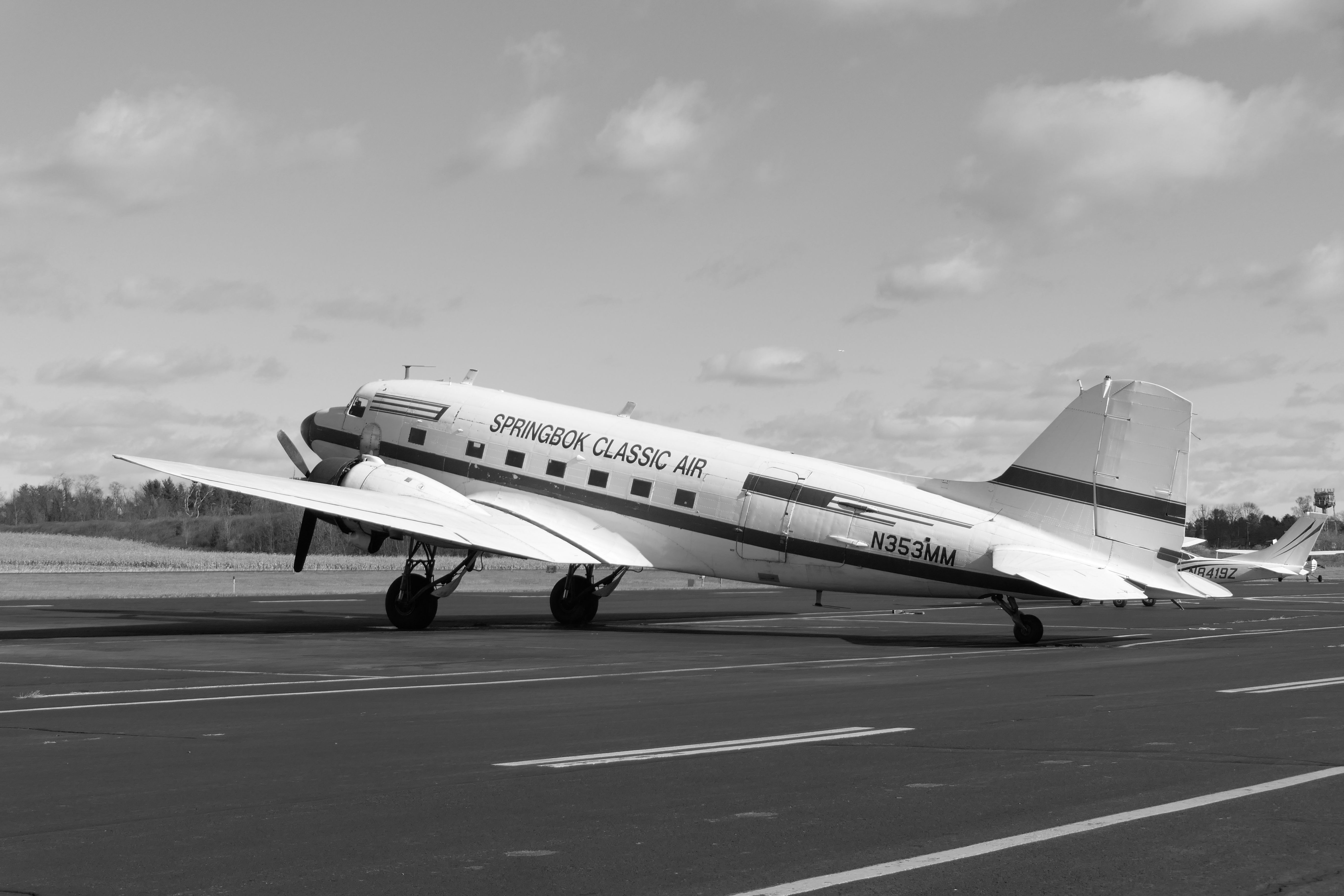 Douglas DC-3 (N353MM)