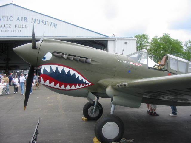 CURTISS Warhawk (N740RB) - P-40