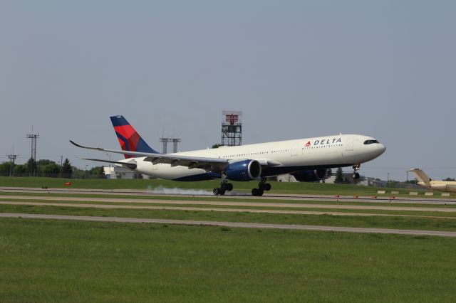 Airbus A330-900 (N406DX)