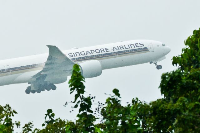 BOEING 777-300ER (9V-SWS) - 777-300ER taking off from Singapore Changi during a rainy afternoon