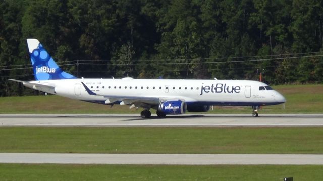Embraer ERJ-190 (N192JB) - jetBlue 1413 arriving from Boston ,runway 5L.