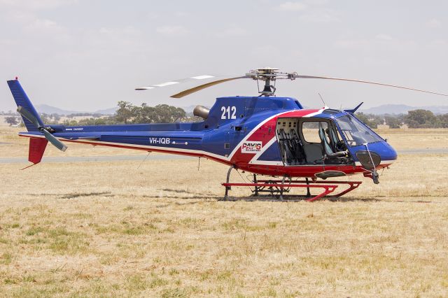 Eurocopter AS-350 AStar (VH-IQB) - Pays Helicopters (VH-IQB) Eurocopter AS350B2 Ecureuil at Wagga Wagga Airport.