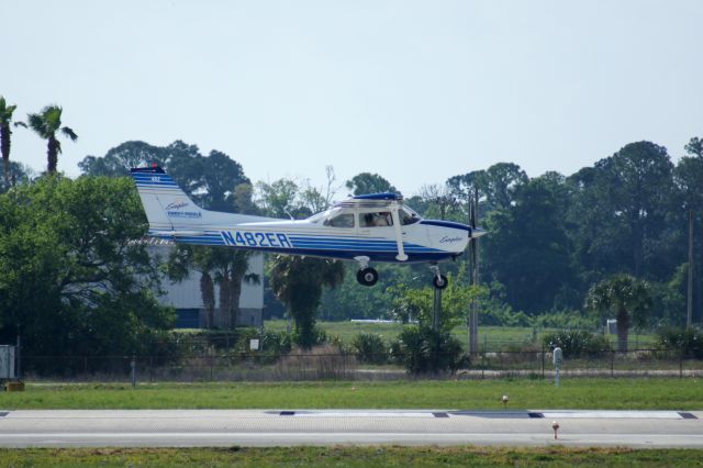 Cessna Skyhawk (N482ER)