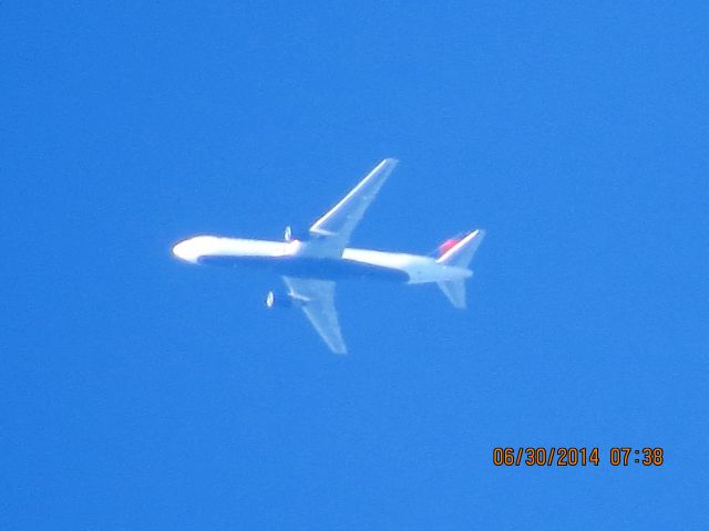 BOEING 767-300 (N127DL) - Delta flight 109 from Atlanta to Seattle over Baxter Springs Ks at 37,999 feet.