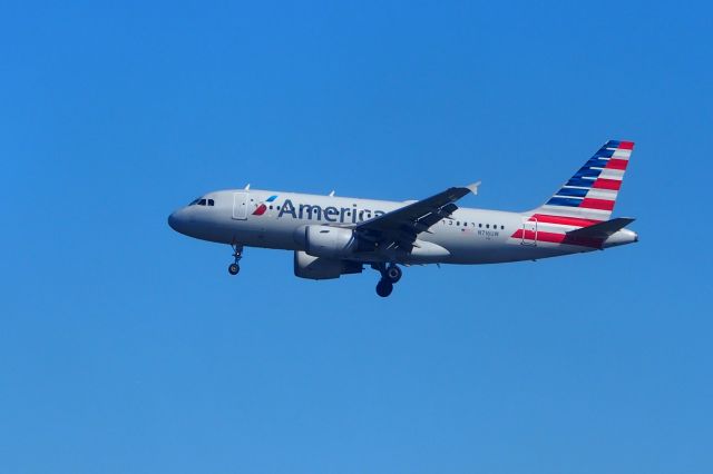 Airbus A319 (N716UW)