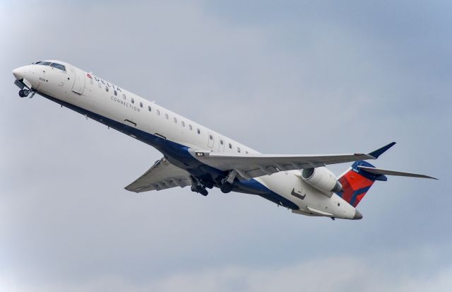 Canadair Regional Jet CRJ-900 (N326PQ) - A Delta Connection CRJ-900 headed off to LGA.  3/7/22.