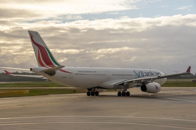 Airbus A330-300 (4R-ALN)
