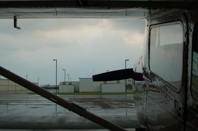 Cessna Skywagon 180 — - Waiting out the storm