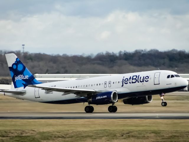 Airbus A320 (N503JB) - "Bluebird" departing BNA for BOS on a winter day.