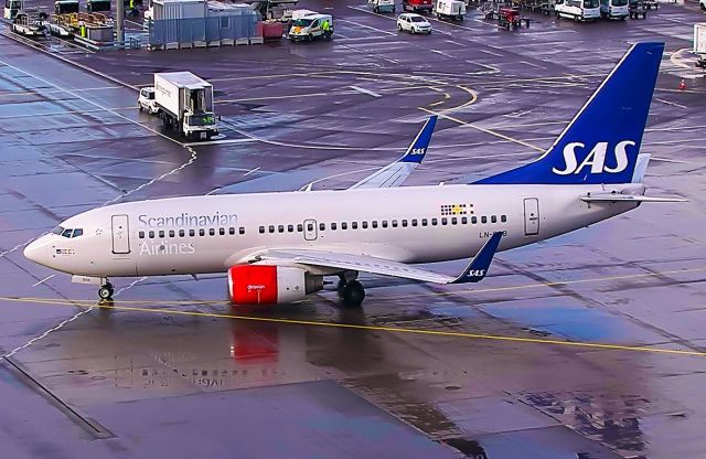 Boeing 737-700 (LN-RRB)
