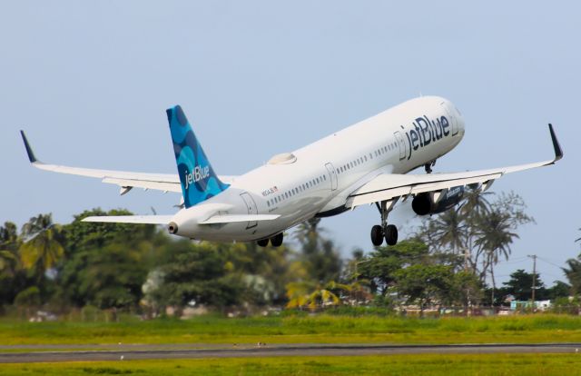 Airbus A321 (N934JB)