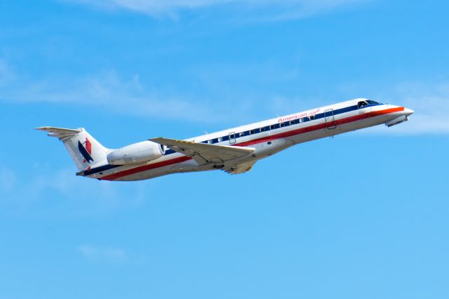 Embraer ERJ-135 —