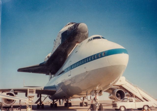 BOEING 747-100 (N905NA) - Either 1989 or 90. Stopping with Atlantis on its journey from Edwards AFB back to Florida.