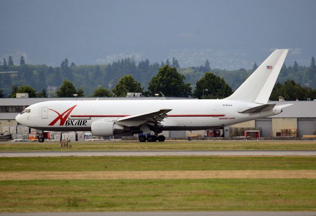 BOEING 767-200 (N795AX)