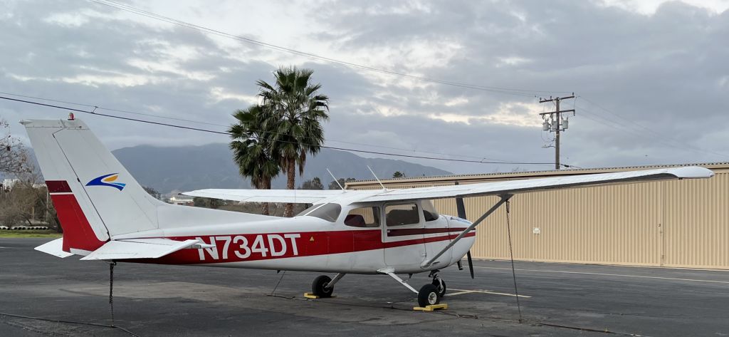 Cessna Skyhawk (N734DT)