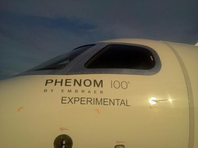 Embraer Phenom 100 —