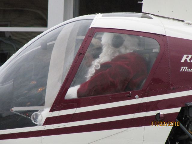 Robinson R-22 (C-FSTW) - Santa is ready to step out of chopper near the mall in Bridgewater NS    Nov 20,2010