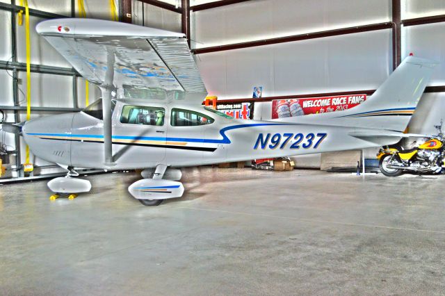 Cessna Skylane (N97237)