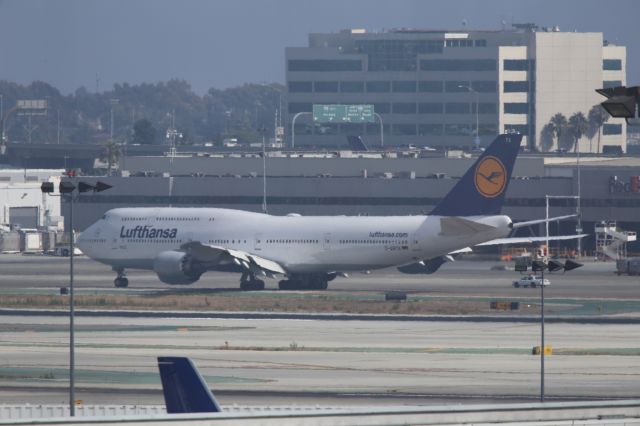 BOEING 747-8 (D-ABYA) - TAXING TO RWY